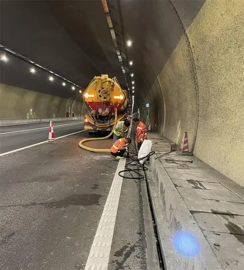 铺前镇隧道排水渠清淤